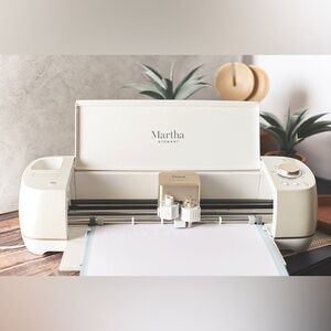 Cricut Explore Air 2 Martha Stewart *Wedding Edition* - Never used